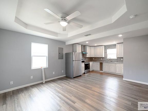 5th image of 2109 W Buena Vista Ave