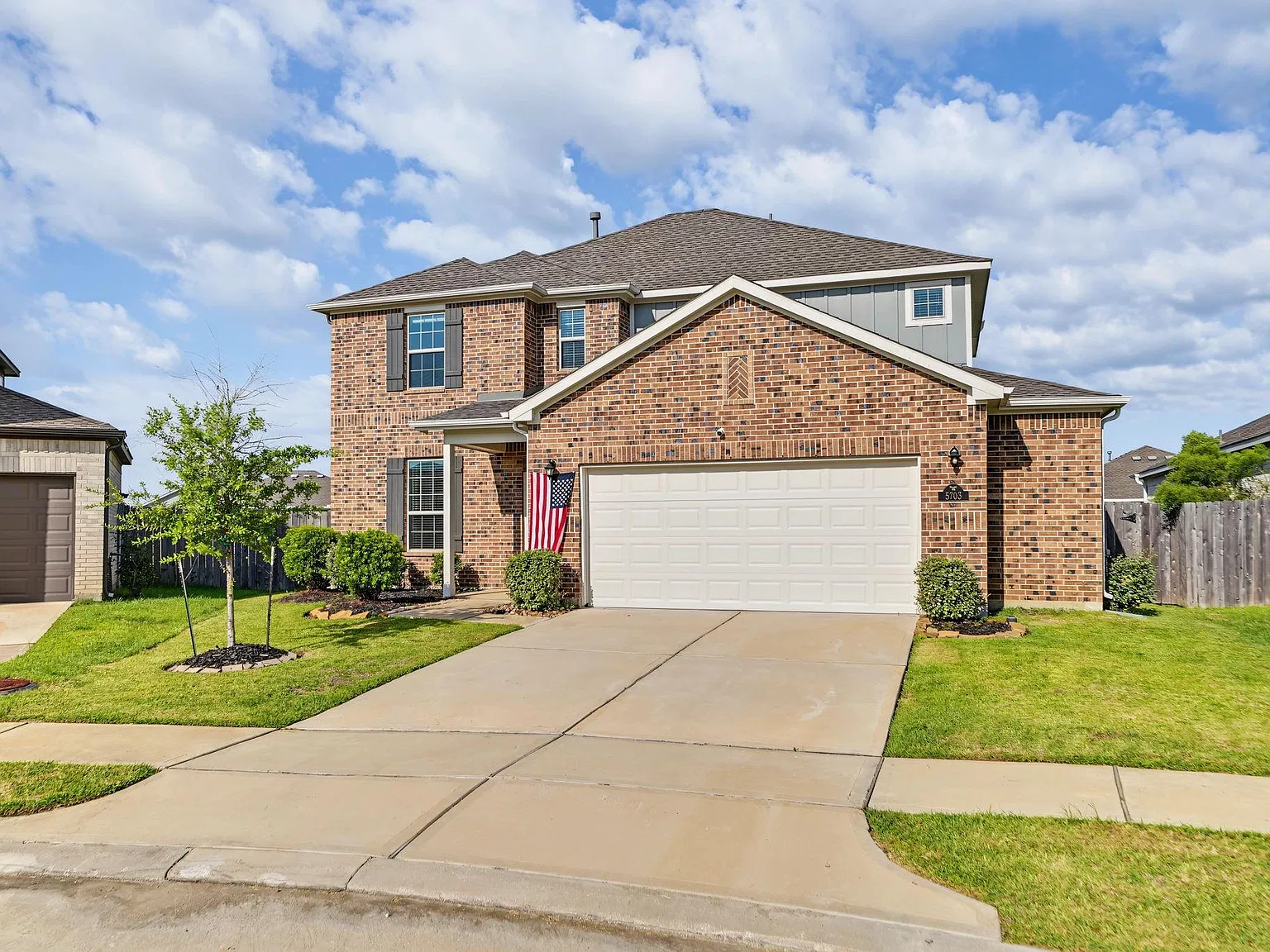 4 bed, 2.5 bath, 2641 sqft, $2,800 — Photo 2