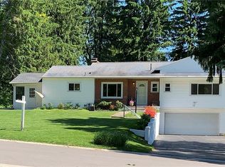 17 Callingham Rd, Pittsford, NY 14534