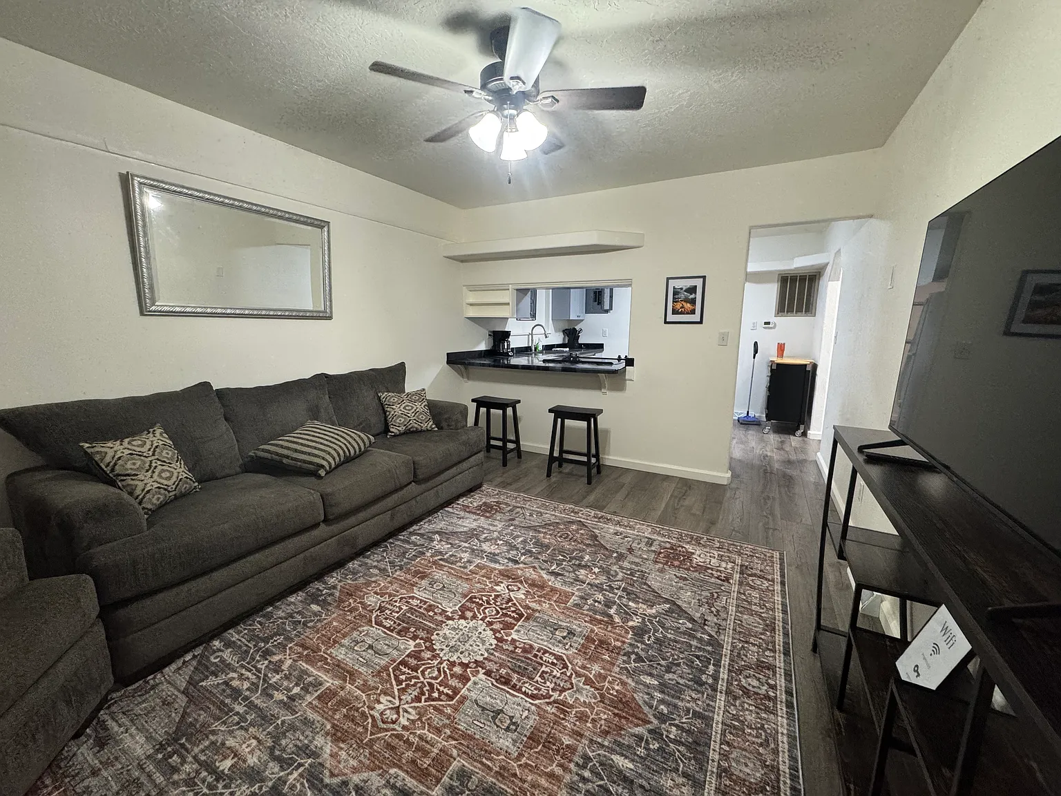 2 bed, 926 sqft, $2,200 — Photo 2