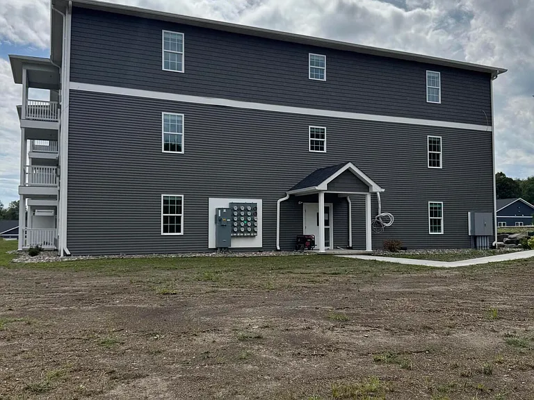 407 Circle Dr — Photo 32