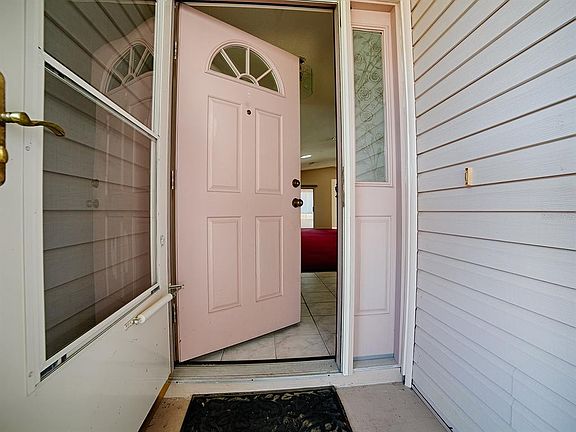 3rd image of 752 Old Oaks Ln