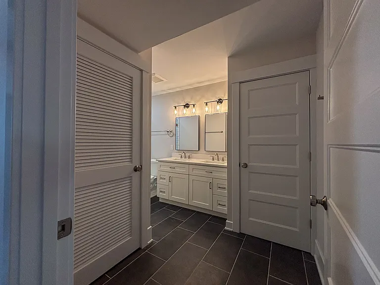 1318 Main St #1 — Photo 7