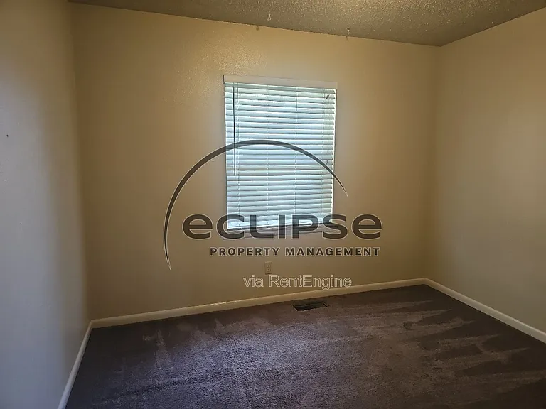 717 Lee Dr — Photo 15