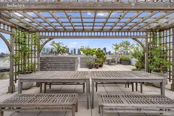 Rented by Sotheby's International Realty | media 11