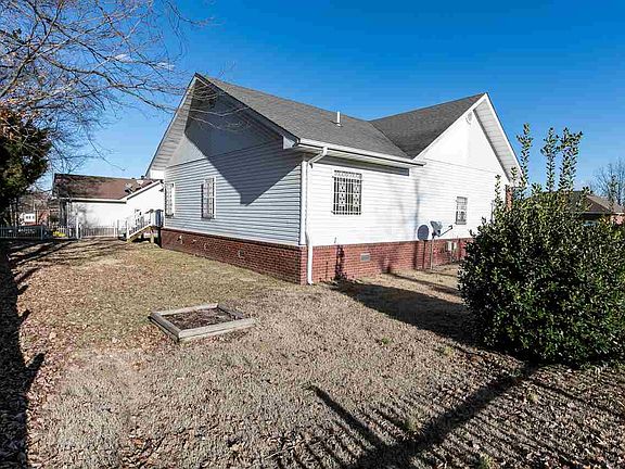 4th image of 2601 Miller Ln