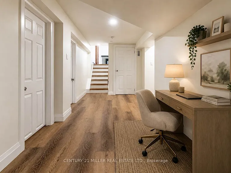 477 Valleyview Cres #B — Photo 9