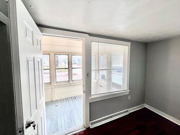 4th image of 3041 Park St