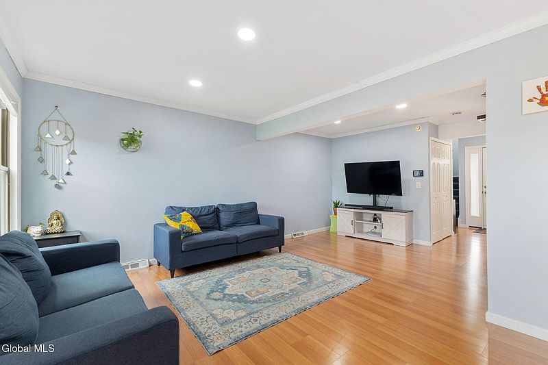 4th image of 1503 Huntington Court