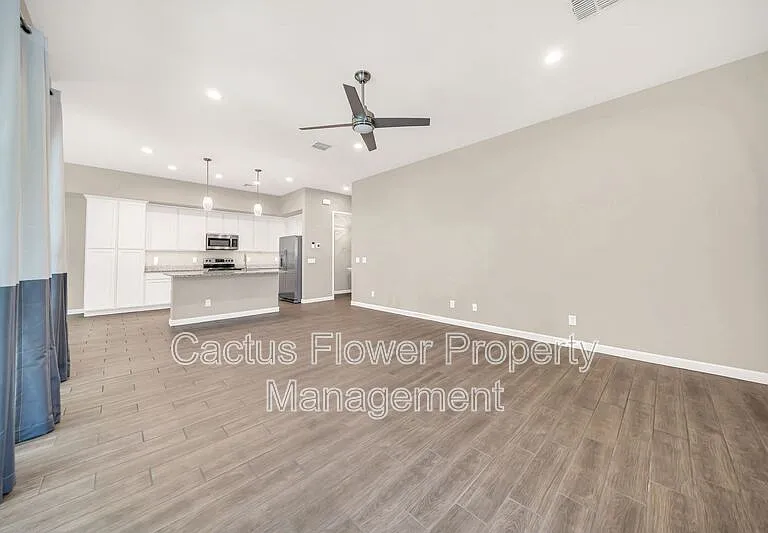 3067 N 33rd Pl — Photo 7