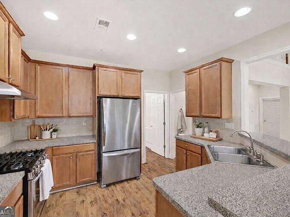4th image of 436 Cherry Tree Ln