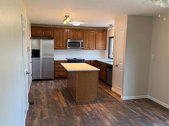 5th image of 2469 Whitshire Dr