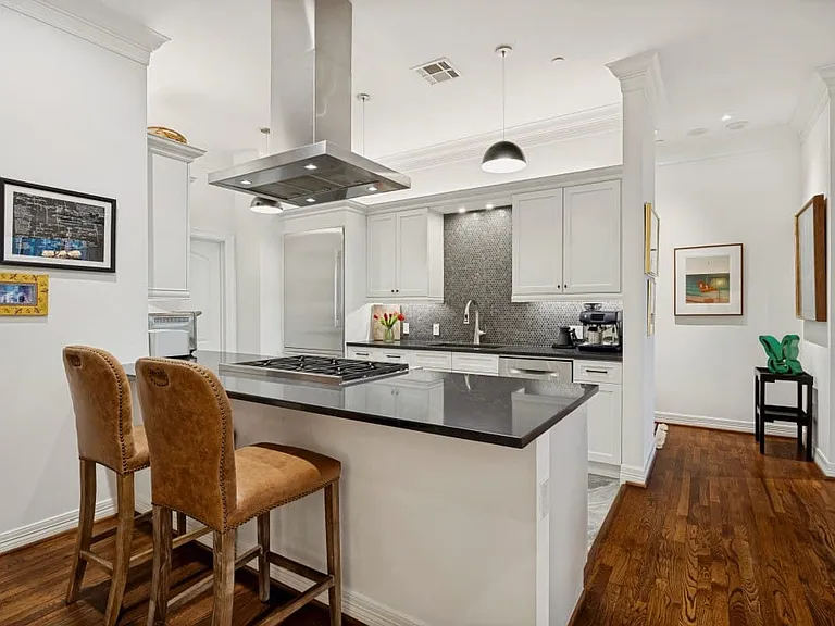 2828 Hood St #801 — Photo 7