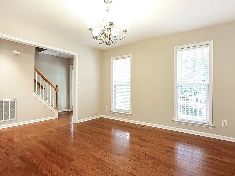 6412 Willowlawn Dr — Photo 7