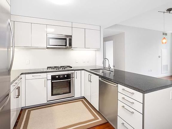 3rd image of 338 Spear St Unit 8A