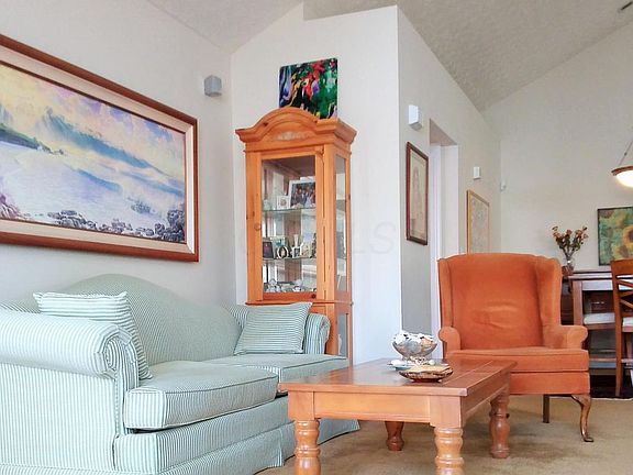 4th image of 696 Albion Pl