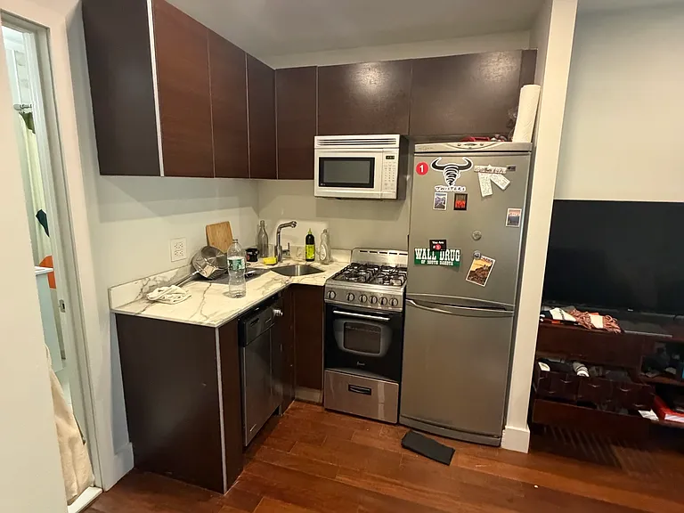 516 E 6th St #2B — Photo 8