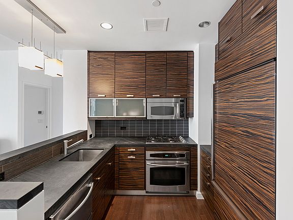 5th image of 101 W 24th St APT 29A