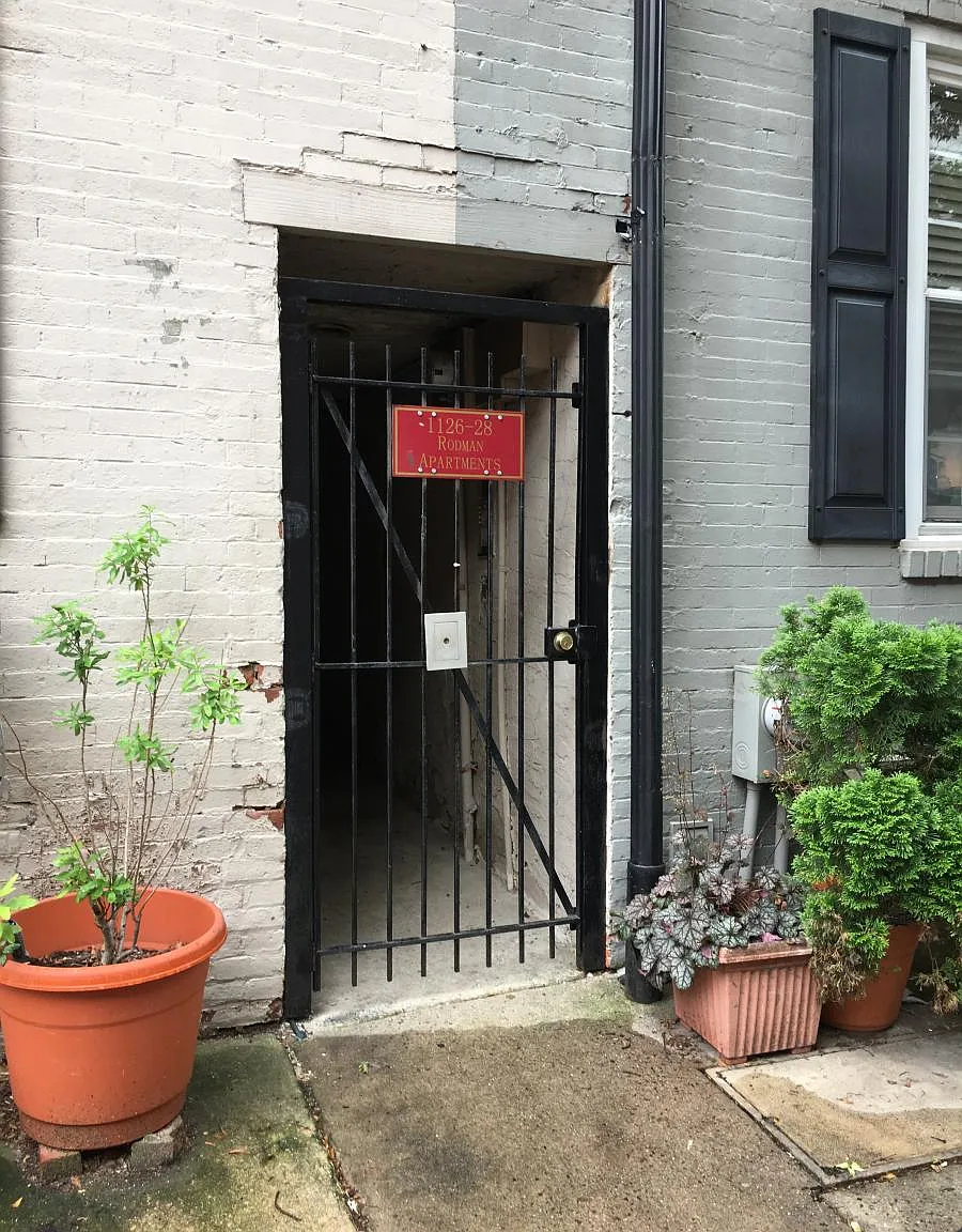 1126 Rodman St — Photo 1