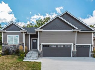 929 S 93rd St, West Des Moines, IA 50266