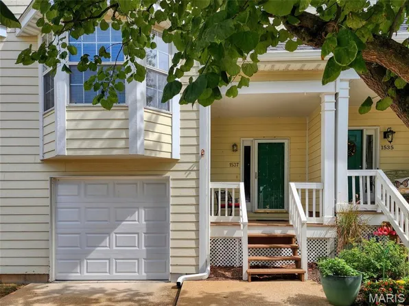 1537 Whispering Creek Dr, Ballwin, MO 63021