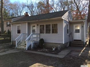 10 Canarsie Trl, Ridge, NY 11961