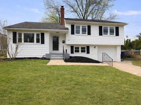 102 Dawn Dr, Mount Holly, NJ 08060