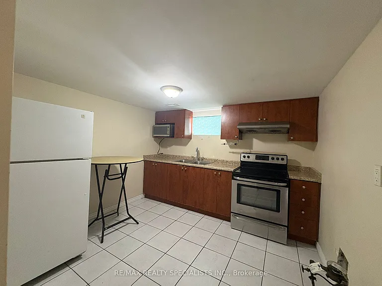 25 Aloma Cres #LOWER — Photo 1