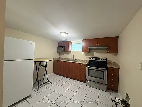 25 Aloma Cres #LOWER Photo 1