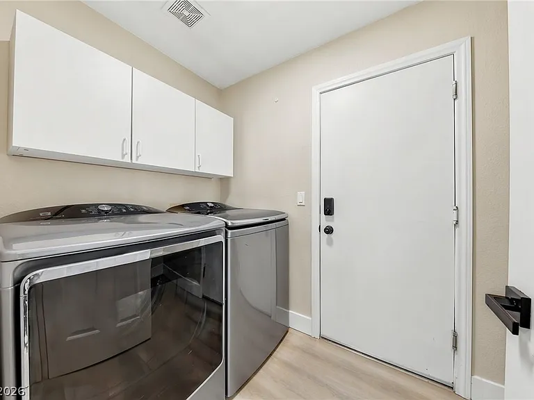 2551 Williamsburg St — Photo 23