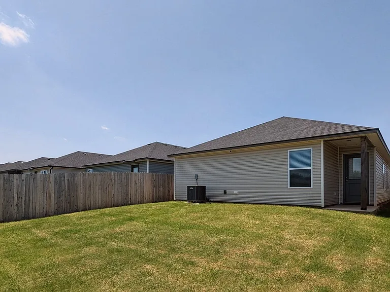 10524 Baled Bermuda Rd — Photo 11