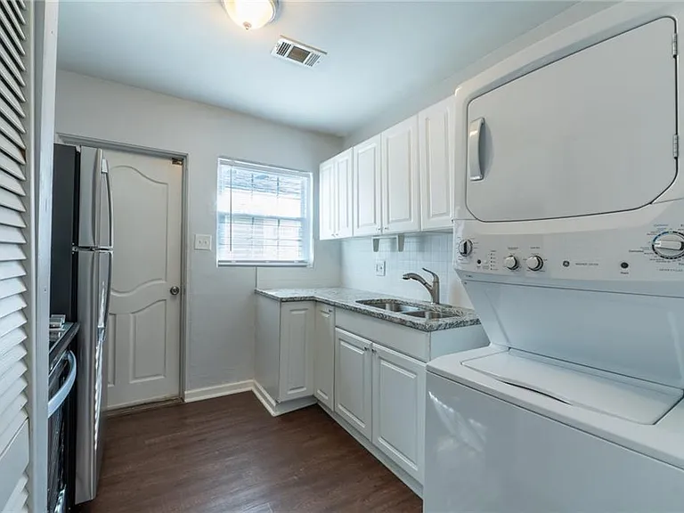 560 Winton Ter NE #1 — Photo 2