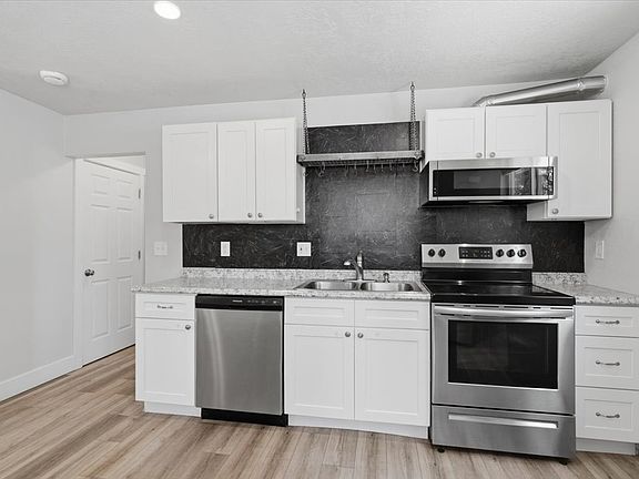 4th image of 2536 C Ave