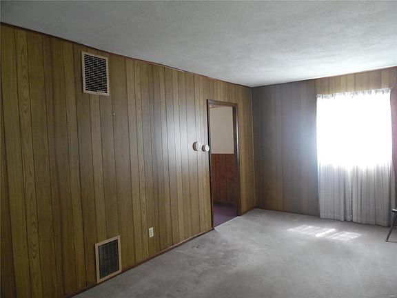 4th image of 1500 Bel Aire Dr