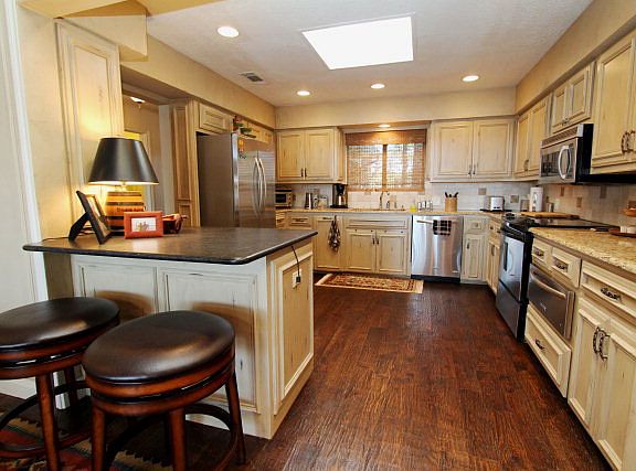 3rd image of 634 Enchanted Isles Dr