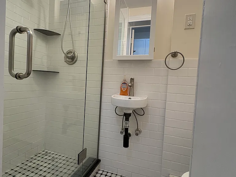 47 Clinton St #1A — Photo 4