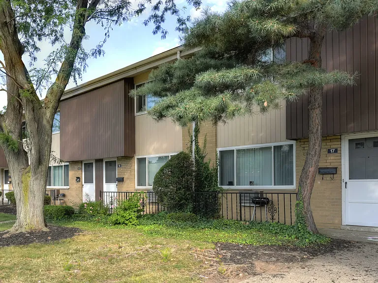 Euclid Apartments — Photo 31
