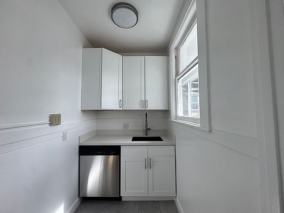 3rd image of 115-119 Judah St #117