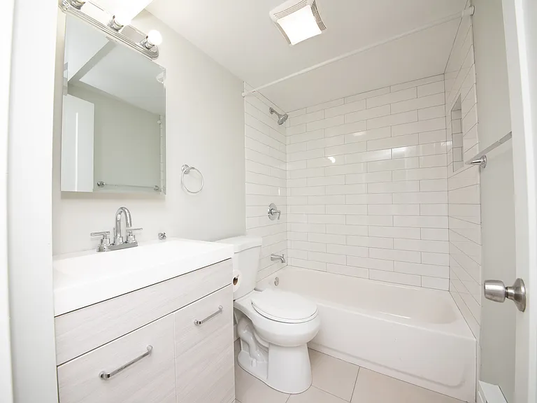 1431 W Flournoy St #G — Photo 12
