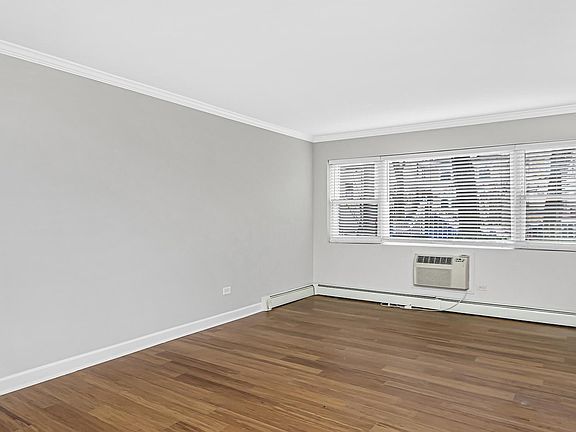 3rd image of 1930 W Estes Ave APT 101