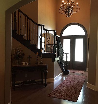 4th image of 605 W Main St