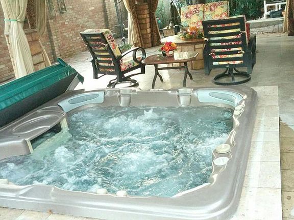 Hot Tub seats up to 7 