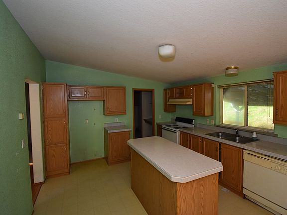 4th image of 4758 Lakeside Dr