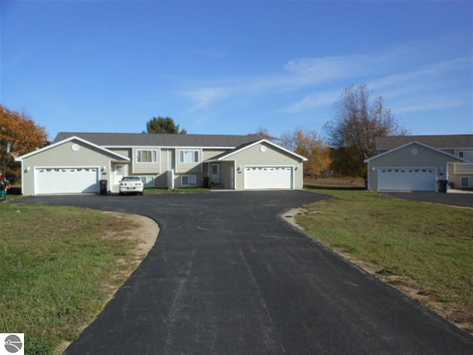 1st image of 2465-2483 Woodcock Ln