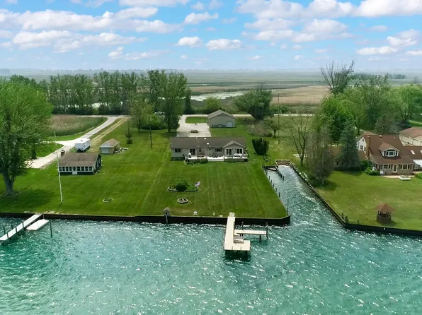 4832 Middle Channel Dr, Harsens Island, MI 48028