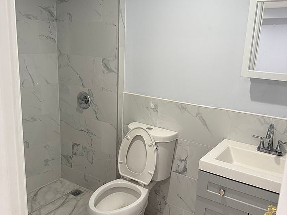 5th image of 442 Fountain Ave #1B