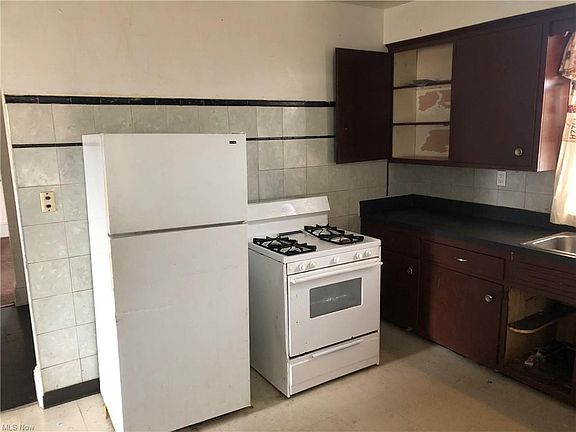 5th image of 9807 Easton Ave