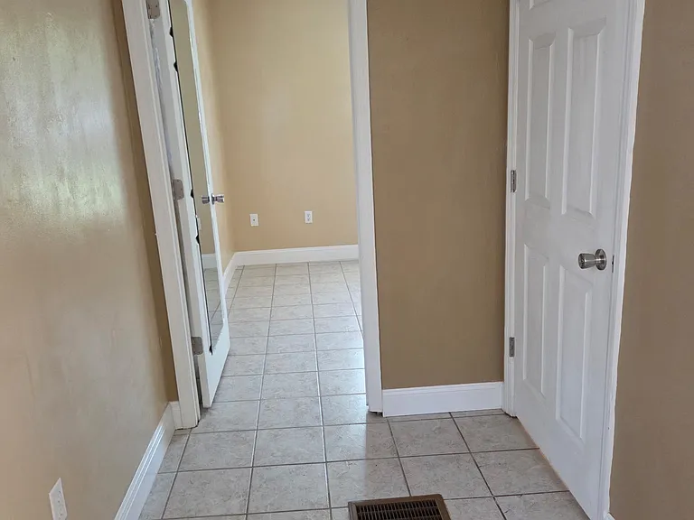1612 Montgomery Ave — Photo 6