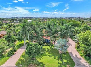 10050 NW 135th St, Hialeah Gardens, FL 33018