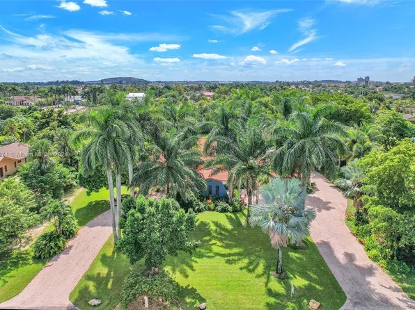 10050 NW 135th St, Hialeah Gardens, FL 33018